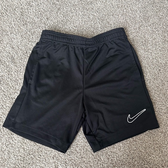Boys Nike shorts - black with pockets size Small S - Picture 1 of 2